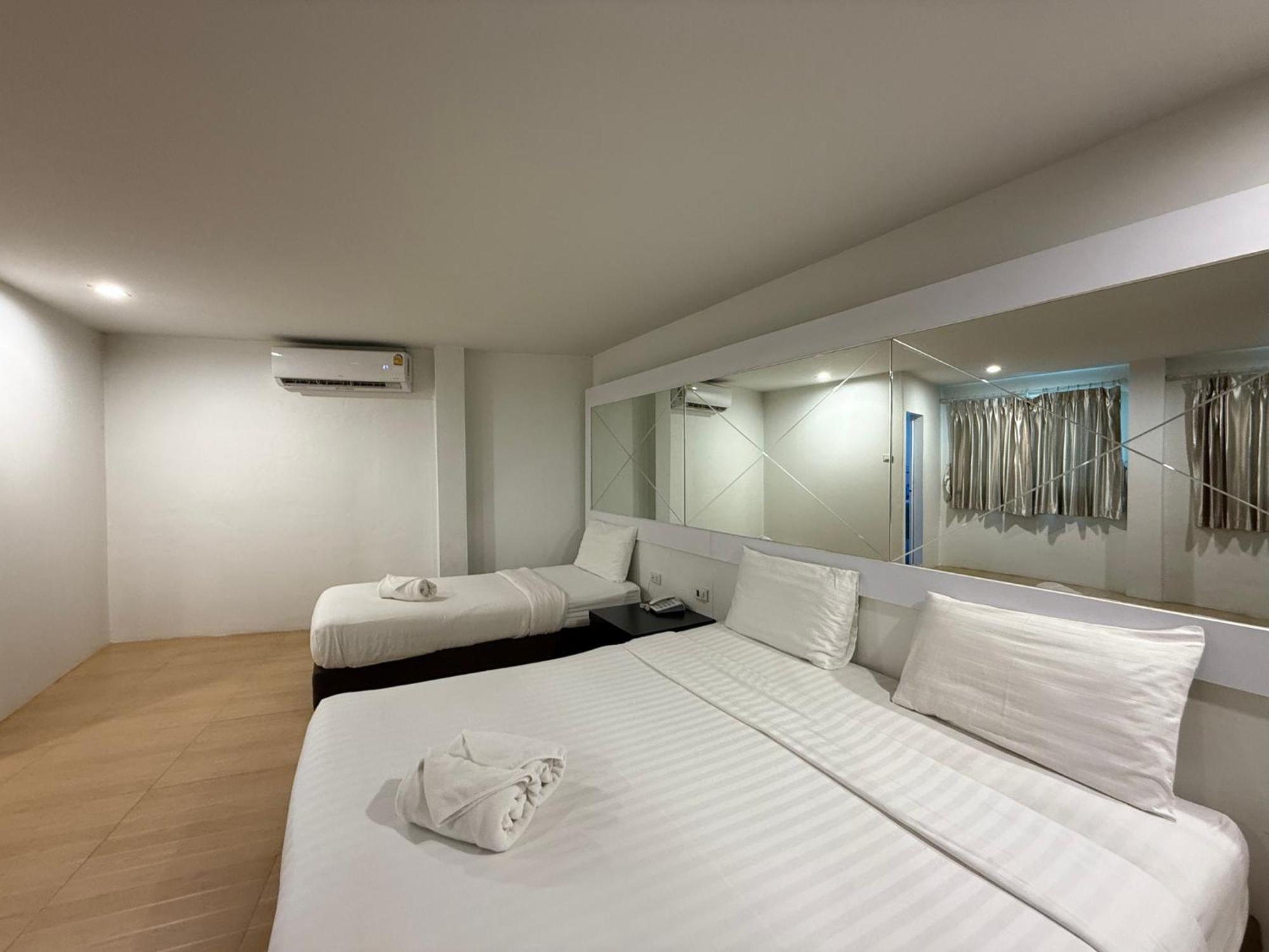 Bed By Cruise Hotel At Samakkhi-Tivanont Нонтабури Екстериор снимка