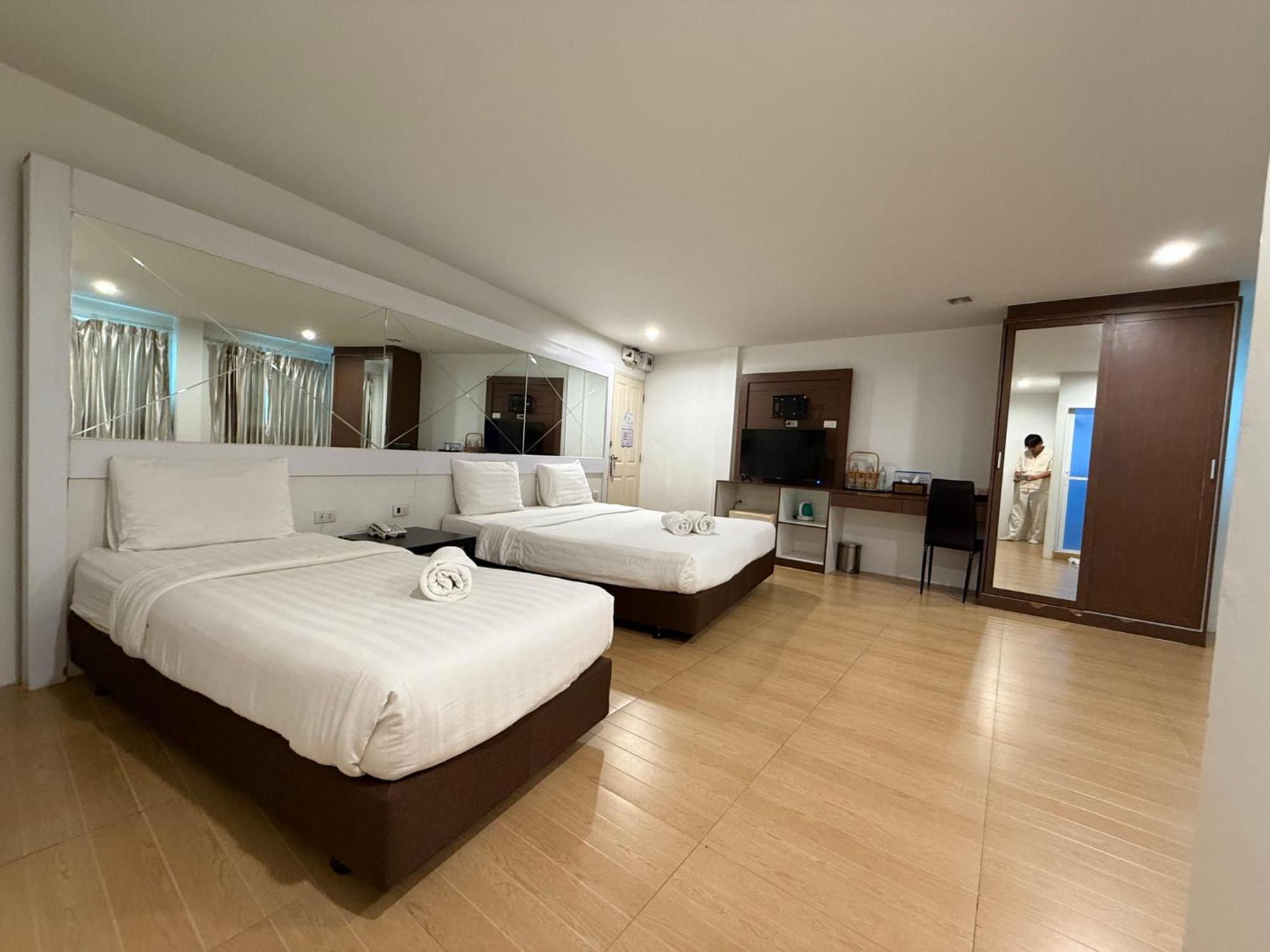 Bed By Cruise Hotel At Samakkhi-Tivanont Нонтабури Екстериор снимка