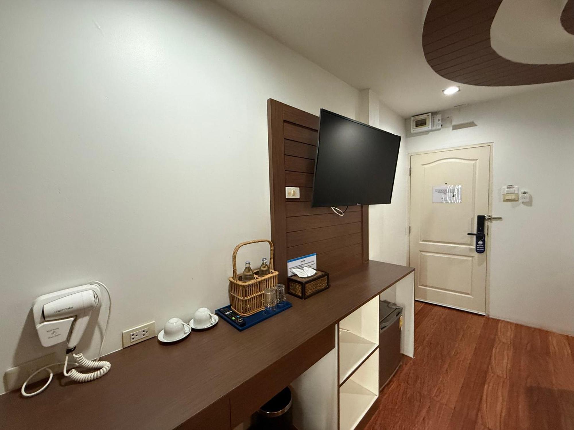 Bed By Cruise Hotel At Samakkhi-Tivanont Нонтабури Екстериор снимка